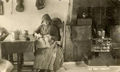 Crowdecote postcard 1 Mary Horobin nee Edge at home
