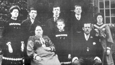 Sarah Ann Horobin 1907 Sarah Ann Hallows nee Horobin and her family in 1907