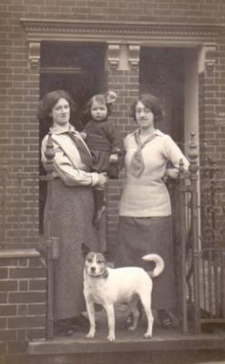 Lizzie Madge Verryck Lizzie Madge Gould (left) in 1915